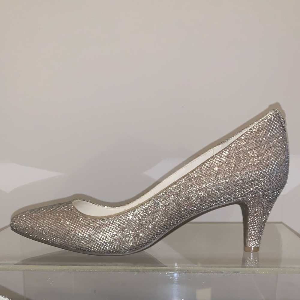ANNE KLEIN “iFlex” Rosalie Pump in Metallic Silver Multi - Size 9